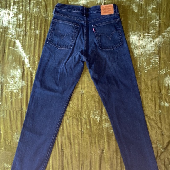 LEVI’S Wedgie Fit Jeans!! - Picture 4 of 7